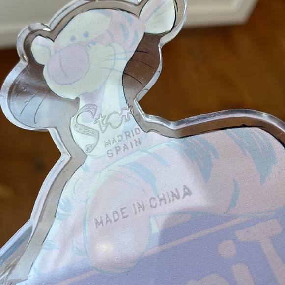 Vintage Hangers, Disney Winnie, Tigger, Piglet, kids Hangers - Picture 9 of 9